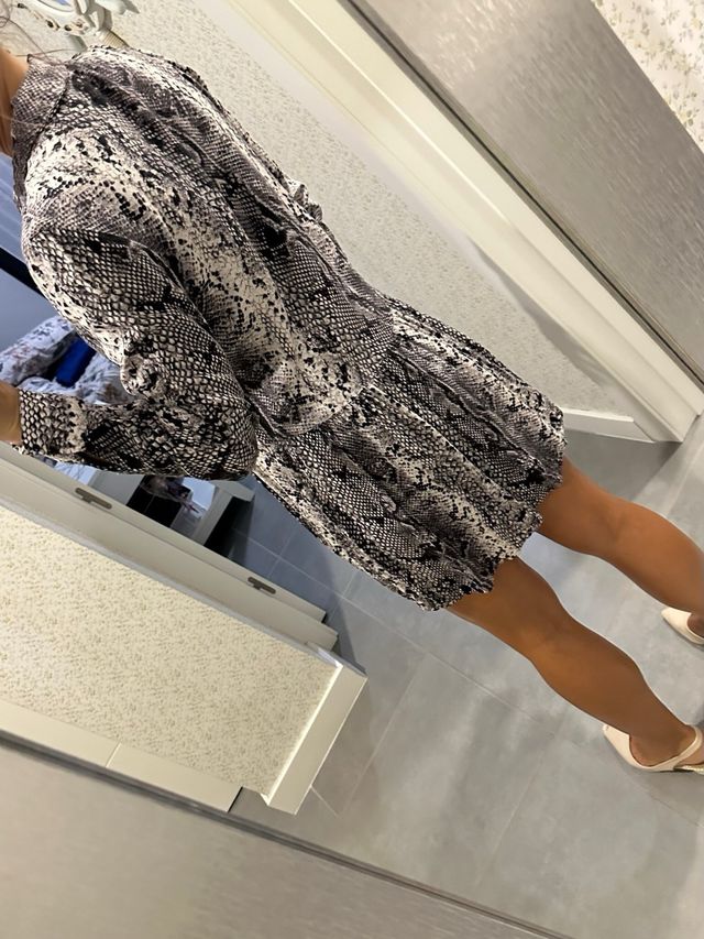 Vestido Stradivarius serpiente