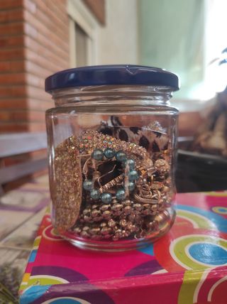 Joyas variadas multicolor