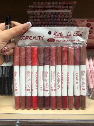 11 matite labbra HUDABEAUTY