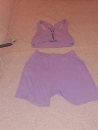 Conjunto deportivo morado