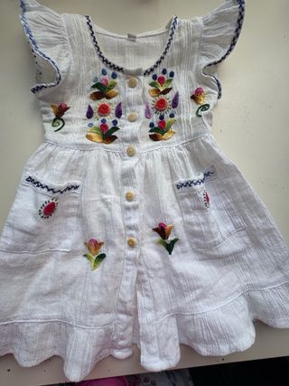 Vestido niña flores bordadas