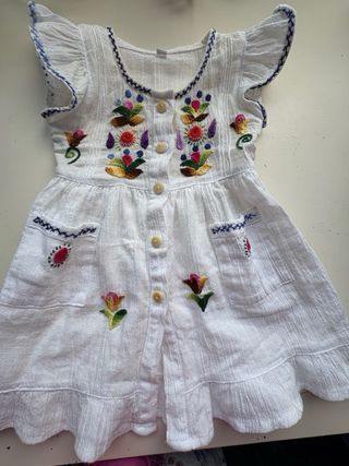 Vestido niña flores bordadas
