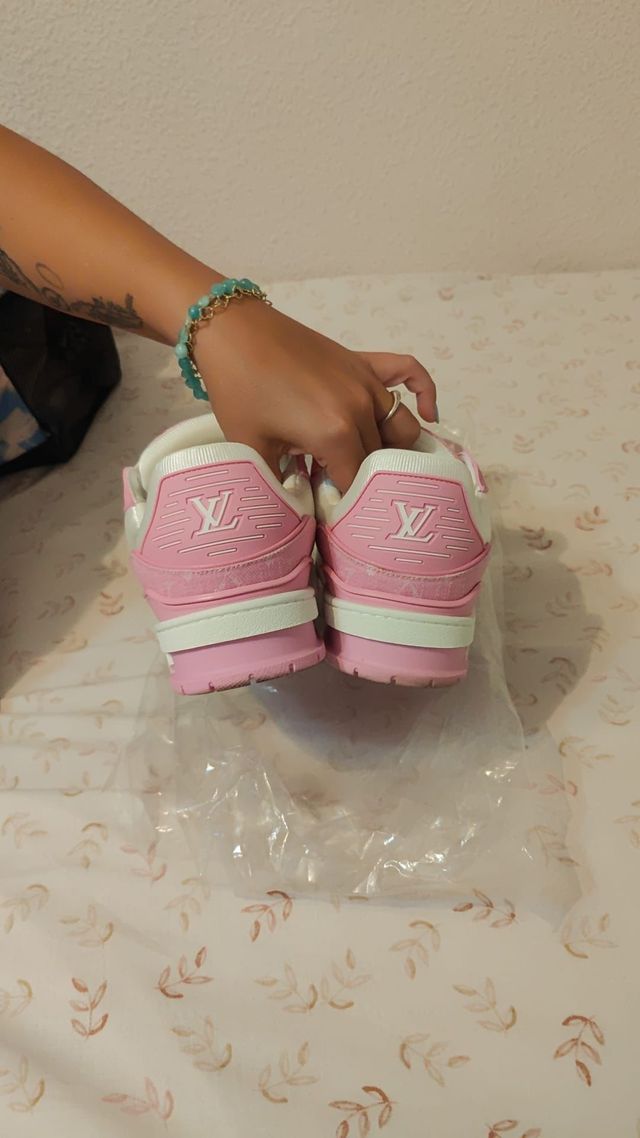 Zapatillas Louis Vuitton - Rosa y Blanco
