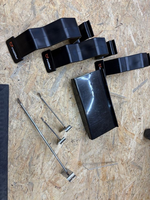 Soportes para cascos en paneles Lama