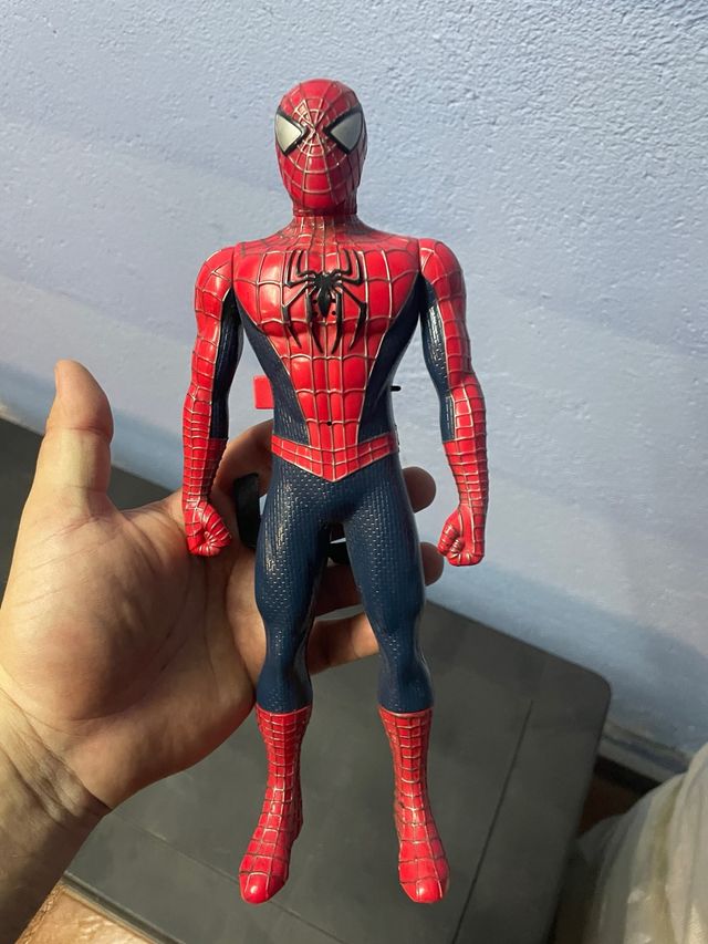 Figura Spiderman a escala