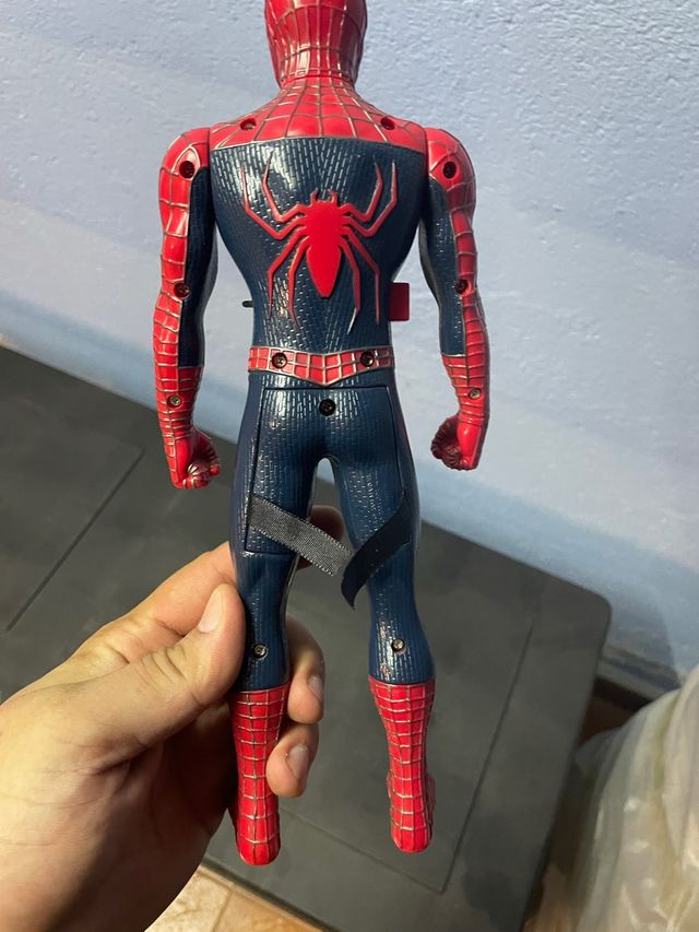 Figura Spiderman a escala