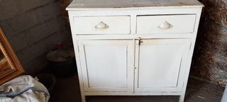Alacena blanca de madera