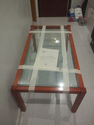 Mesa centro de madera y cristal