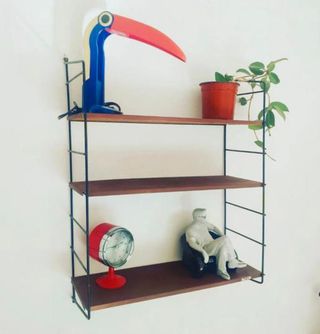 Estantería vintage industrial con lejas años 70