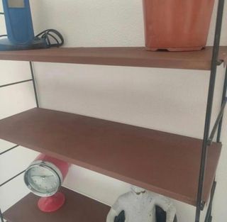 Estantería vintage industrial con lejas años 70