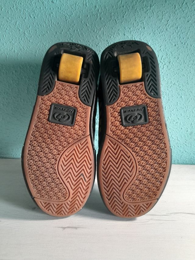 Zapatillas con ruedas talla 35