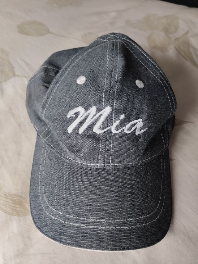 Gorra con nombre Mía