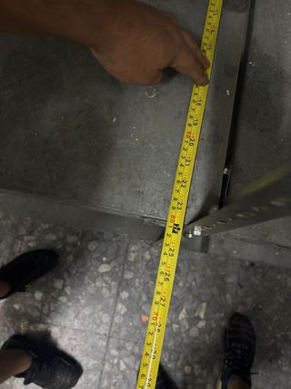 Estantería metálica gris -