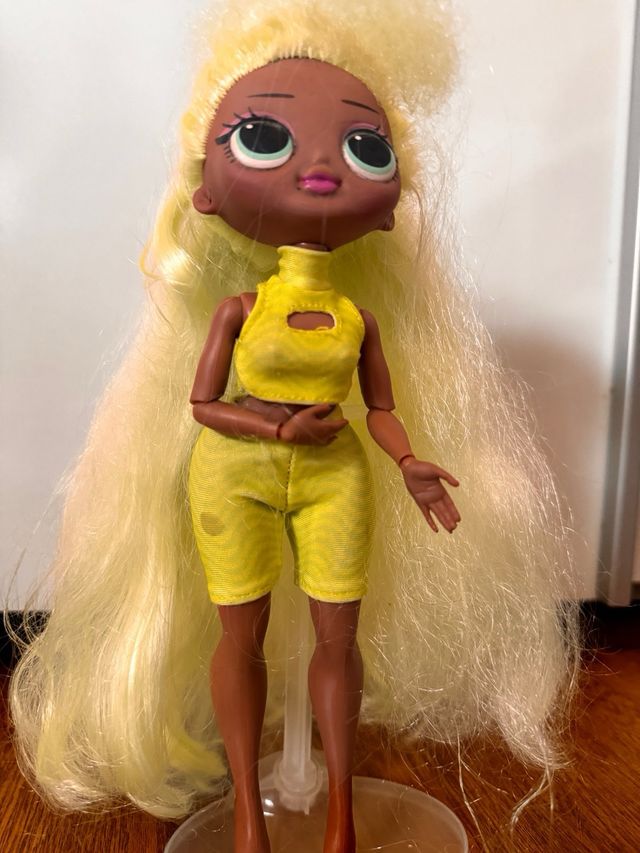 Muñeca LOL pelo amarillo