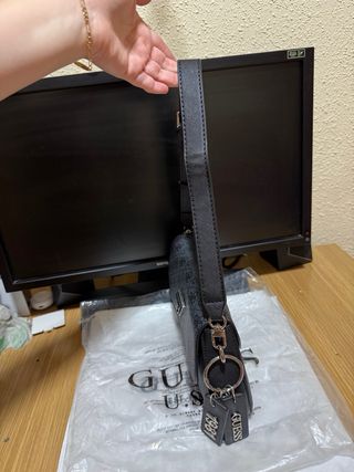 Bolso Guess negro bandolera