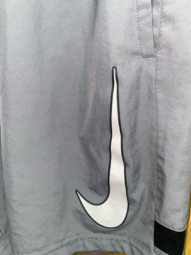 Shorts Nike grises