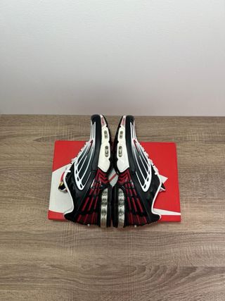 Zapatillas Nike Air Max Plus TN - Negras y Rojas