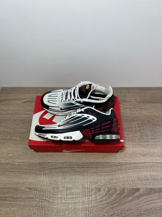 Zapatillas Nike Air Max Plus TN - Negras y Rojas