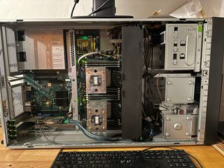 Servidor Fujitsu TX2550 M4