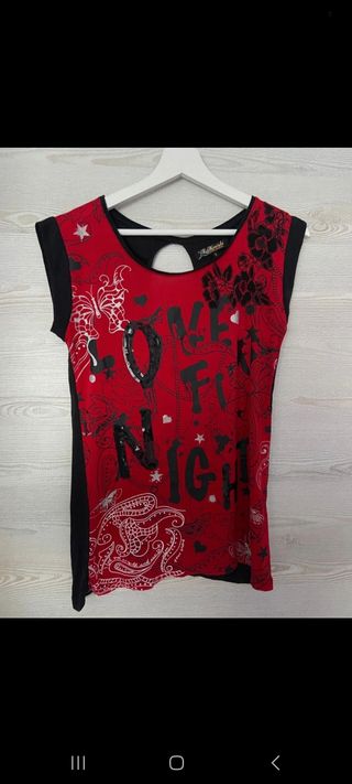 Camiseta roja y negra - Talla S