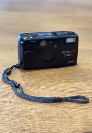 YASHICA T5 / Negro / Carl Zeiss Tessar 35 f/3,5