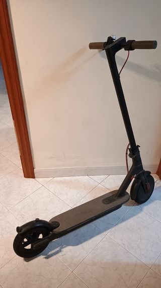 Patinete Xiaomi M365 Negro i coriente