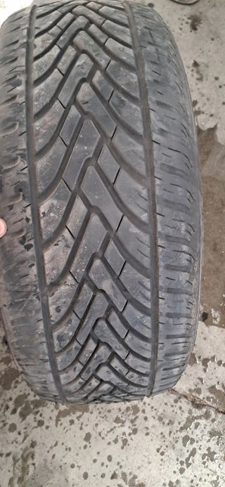Neumático usado coche