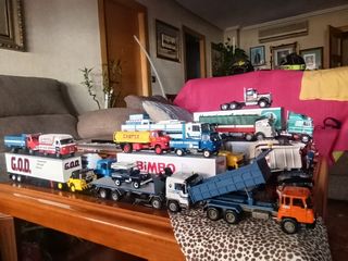 Camiones escala 1:43 + 2 regalos