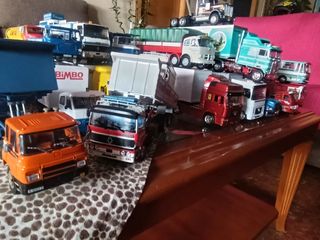 Camiones escala 1:43 + 2 regalos