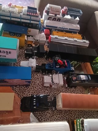 Camiones escala 1:43 + 2 regalos