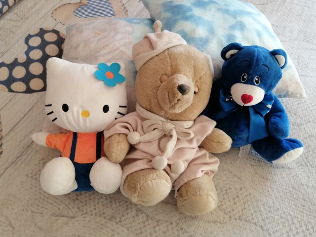 3 Peluche: Hello Kitty, Orso, Orsetto Blu