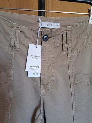 Pantalón cargo Mango beige talla S