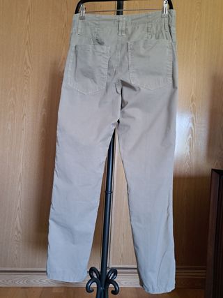 Pantalón cargo Mango beige talla S