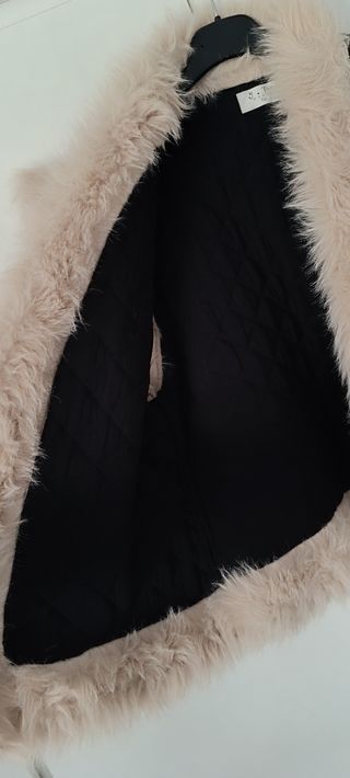 Chaqueta bordada y pelo sintético 
