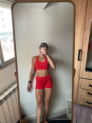 Conjunto deportivo Myprotein rojo