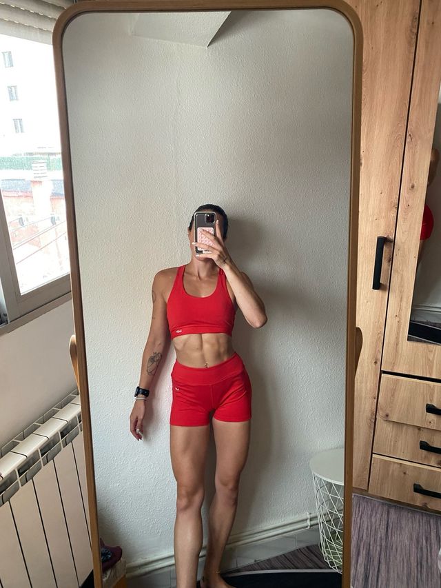 Conjunto deportivo Myprotein rojo