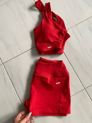 Conjunto deportivo Myprotein rojo