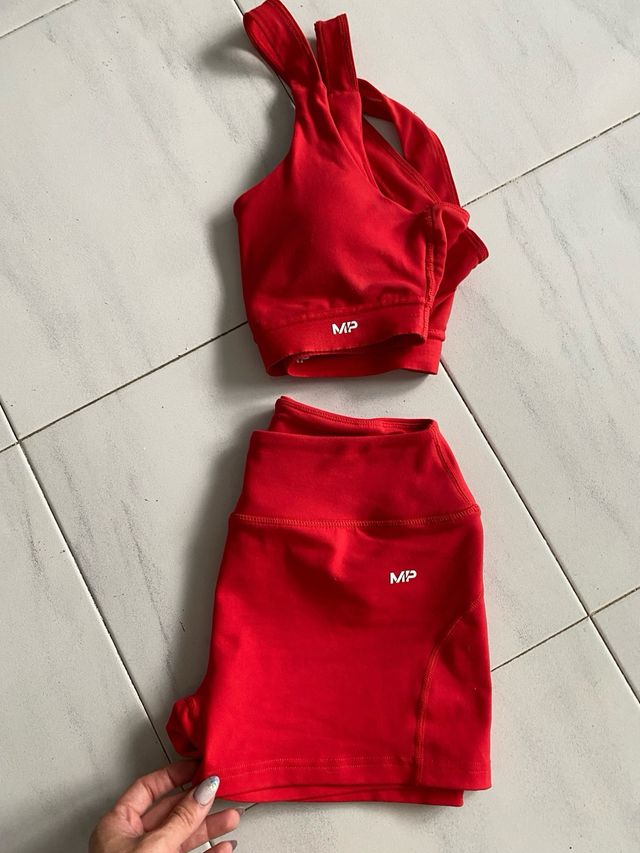 Conjunto deportivo Myprotein rojo