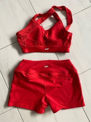 Conjunto deportivo Myprotein rojo