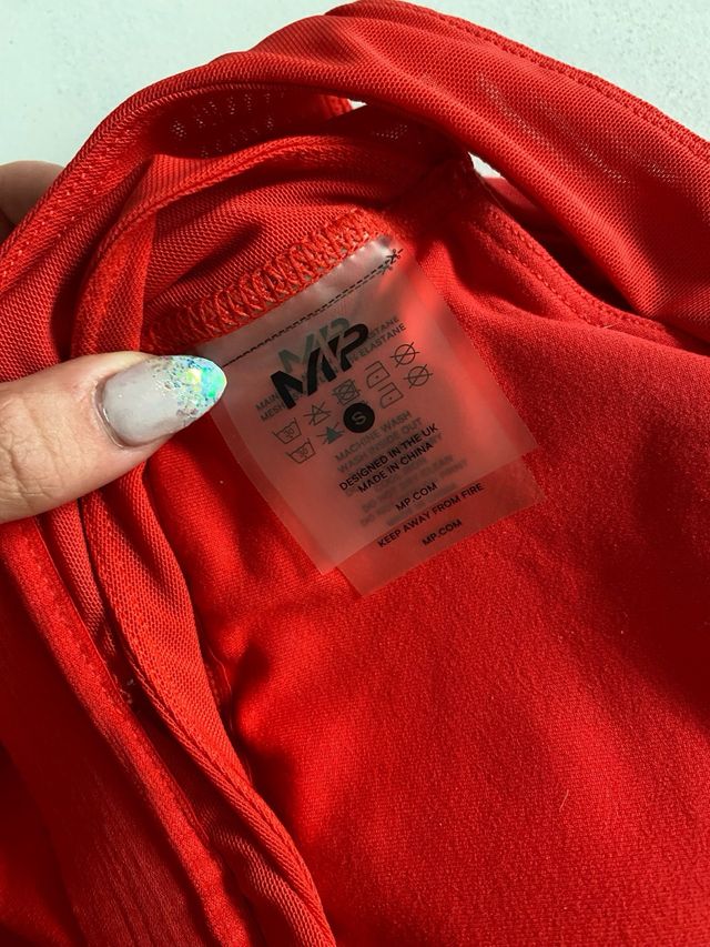 Conjunto deportivo Myprotein rojo