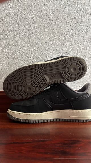 Nike Air Force 1 '07 - Negras
