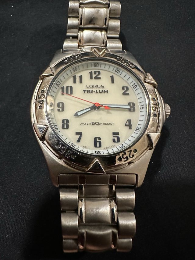 Reloj Lorus Tri-Lum 50m