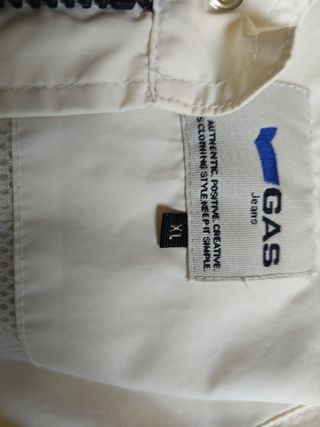 Chaqueta bomber blanca