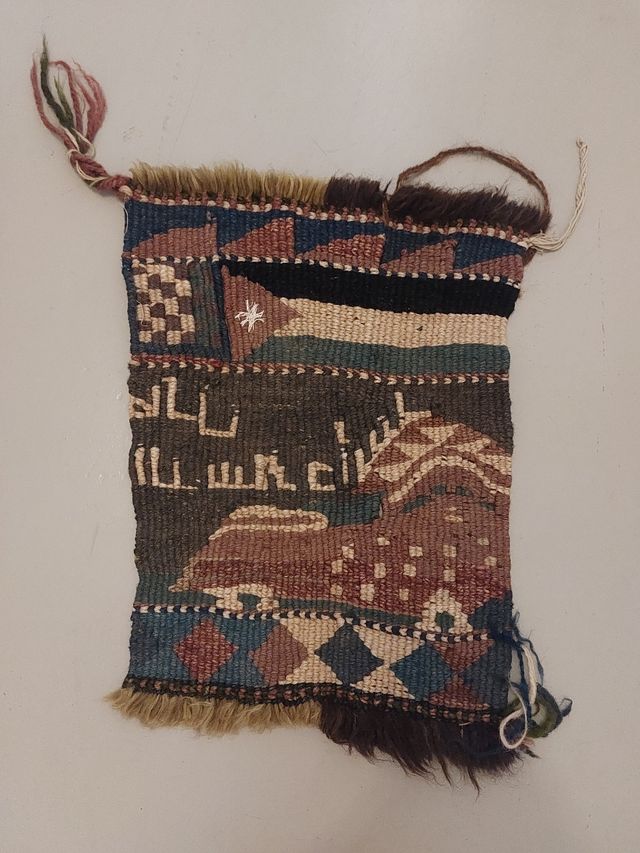 Tapiz vintage multicolor de lana.
55x37cm