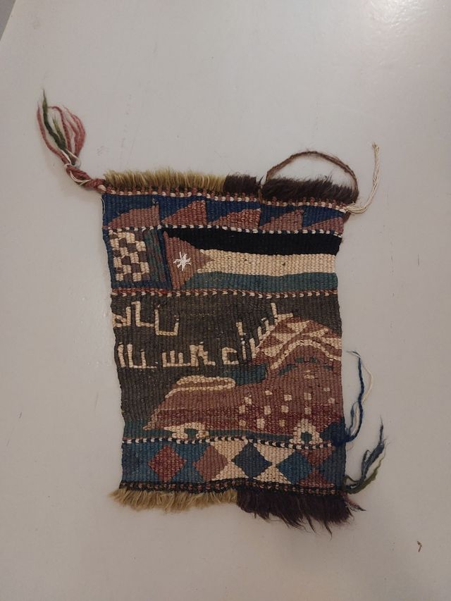 Tapiz vintage multicolor de lana.
55x37cm