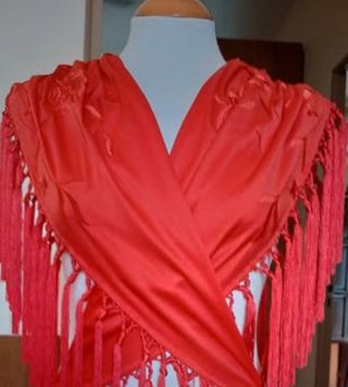 Manton rojo, todo artesanal hecho a mano por mi.