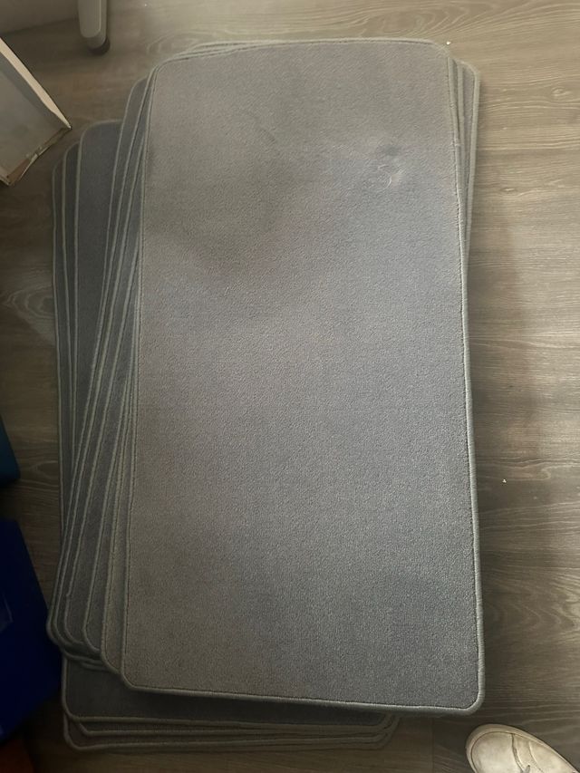 Alfombras pie de cama gris