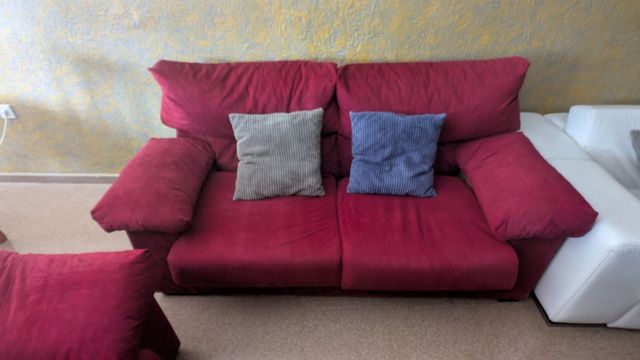 Sofá rojo terciopelo 2 plazas+ otro 3 plazas