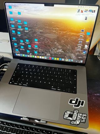 Apple MacBook + teclado Logitech