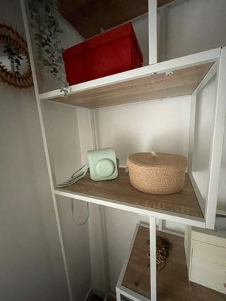 Estantería moderna estilo industrial